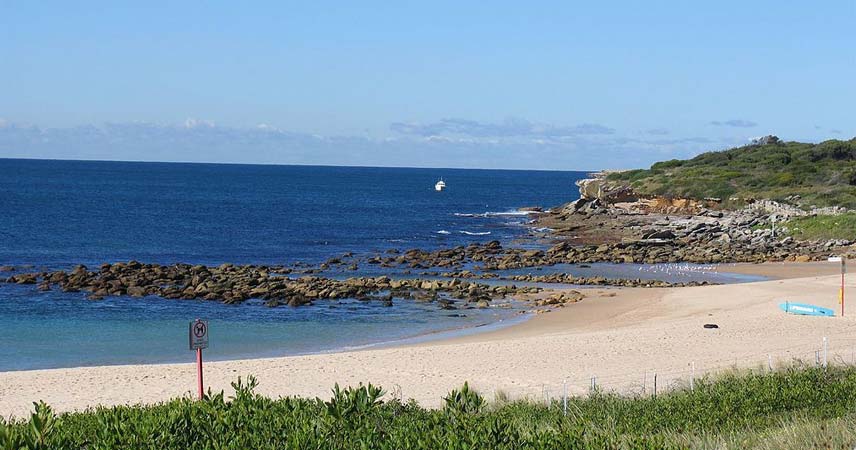Landscape picture of a sunny beach in Australia