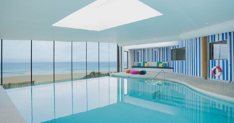 Swimming pool at Watergate Bay Spa with the view of Watergate Bay.