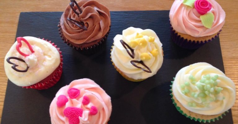 Six cupcakes decorated beautifully and of different flavours.