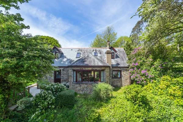 Front shot of Veronica cottage at Bosinver